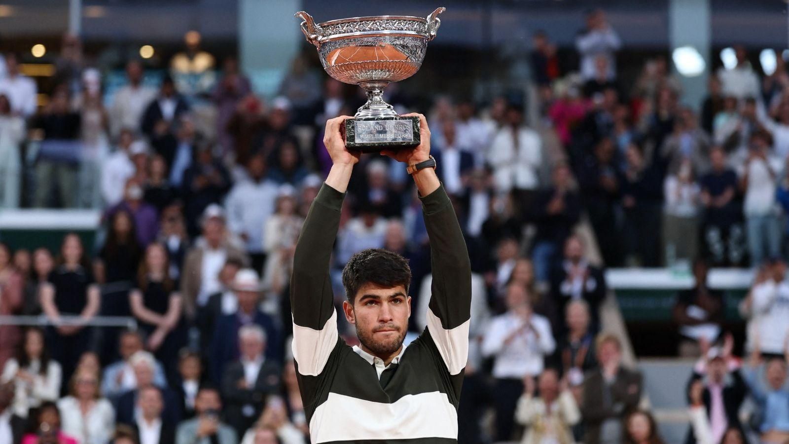 Carlos Alcaraz, amb el trofeu de campió