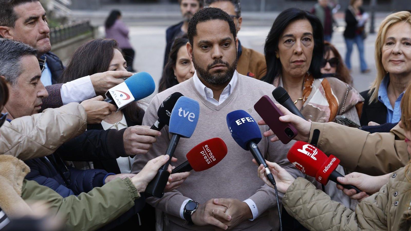 Garriga atén els mitjans des de Bilbao