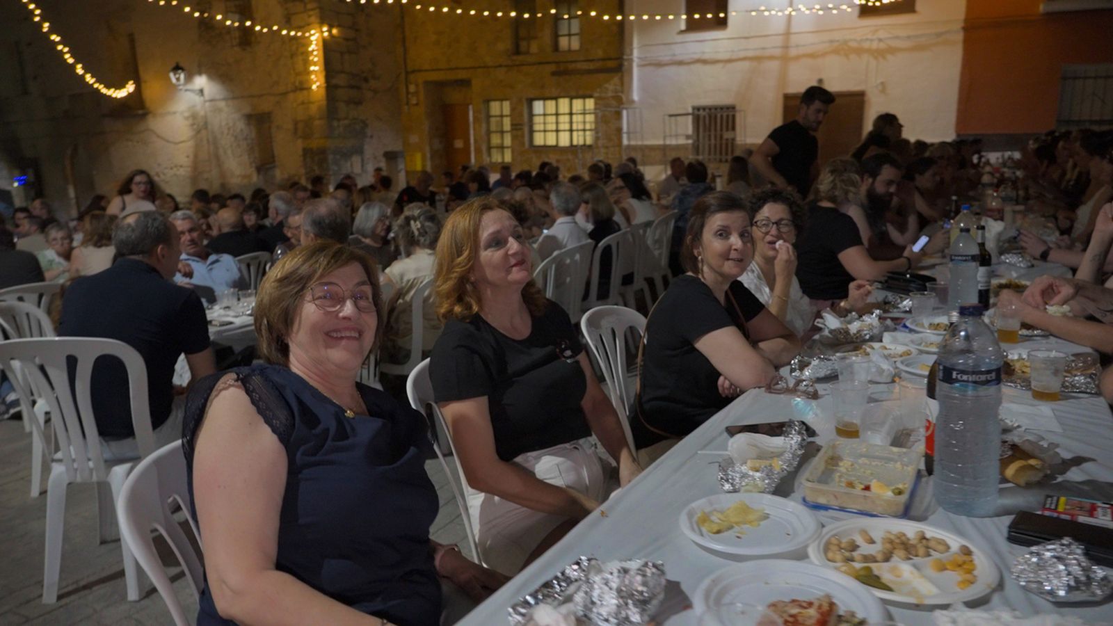 Un dels moments més esperats a Benissuera és el sopar popular organitzat pels festers de Sant Antoni amb motiu del mig any fester