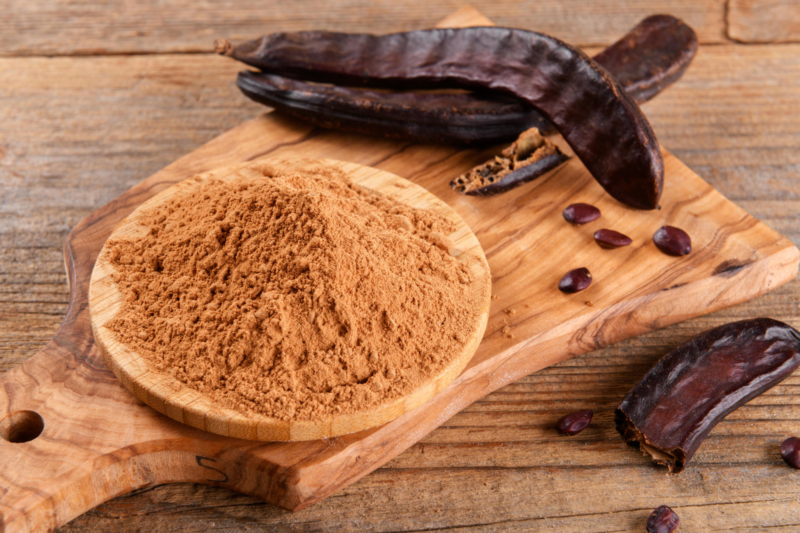 La farina de garrofa té un color semblant al del cacau