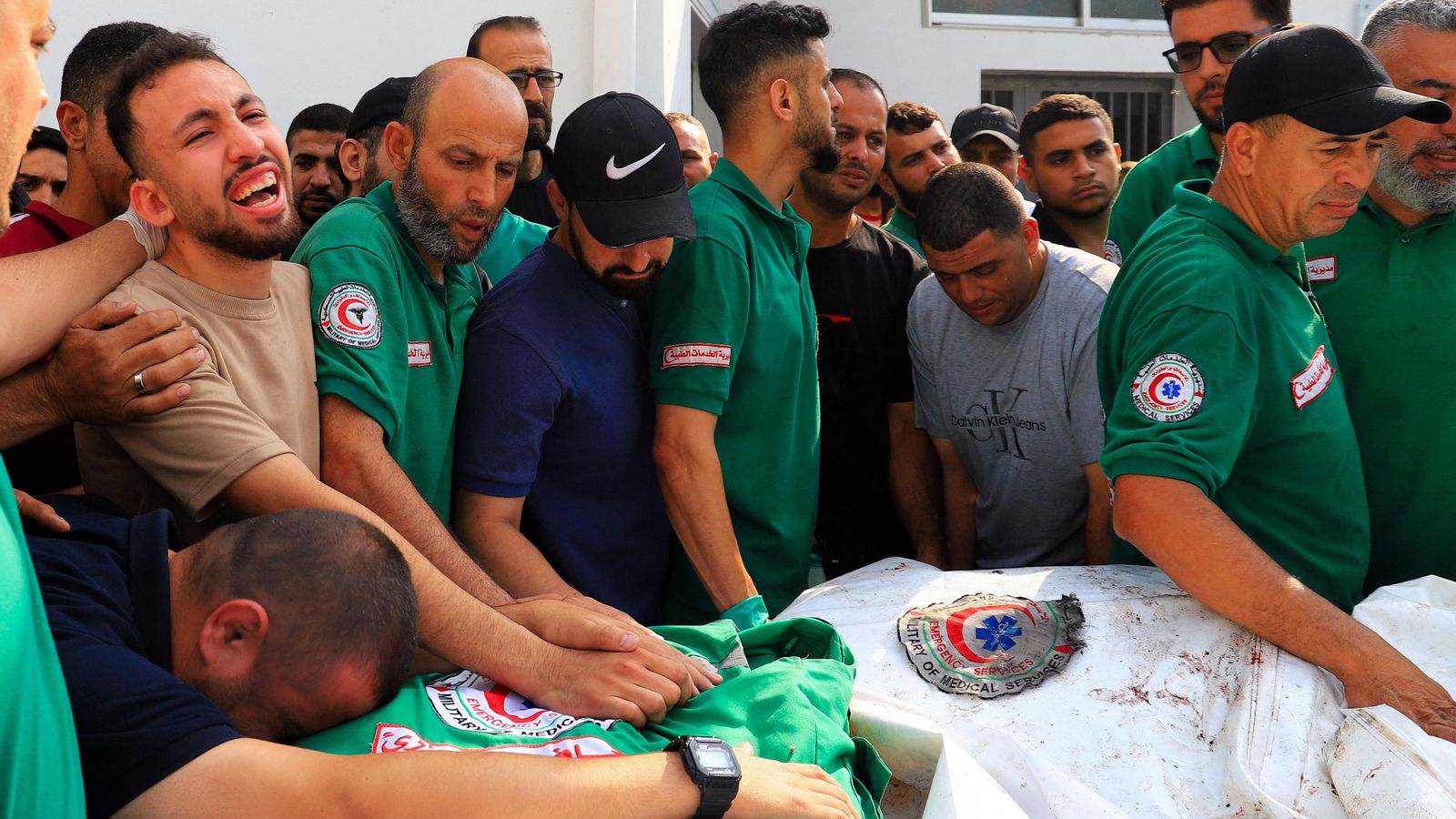 Funeral per l'assassinat d'uns paramèdics en un atac de l'aviació israeliena Funeral per l'assassinat d'uns paramèdics en un atac de l'aviació israeliena