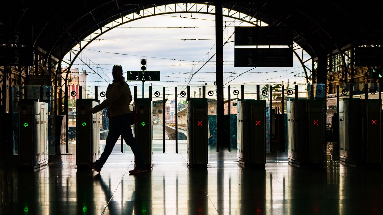 Els retards d'este divendres han afectat tant els usuaris de rodalies com alguns de llarg recorregut dels trens amb destinació València