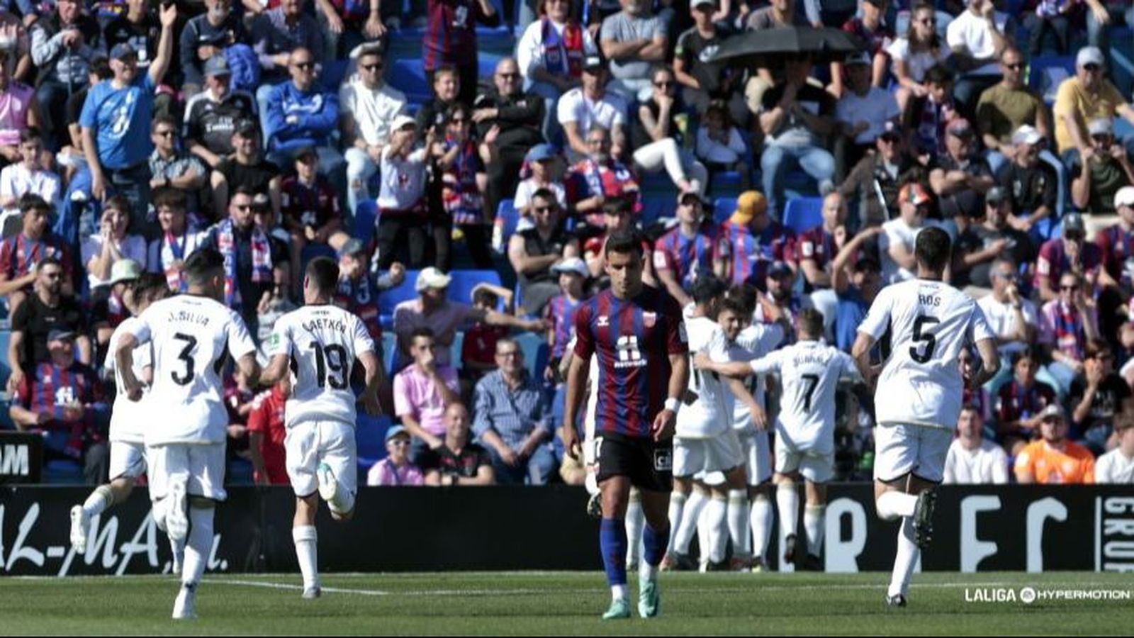 Els jugadors de l'Albacete celebren el gol