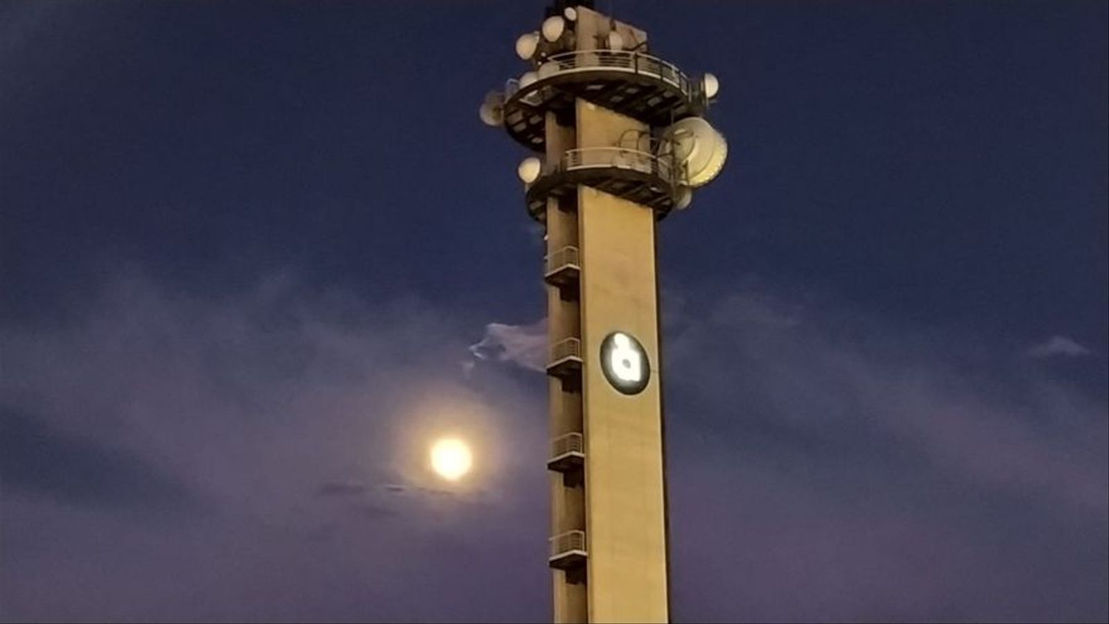 La tertúlia de Línia de fons del 22 de març