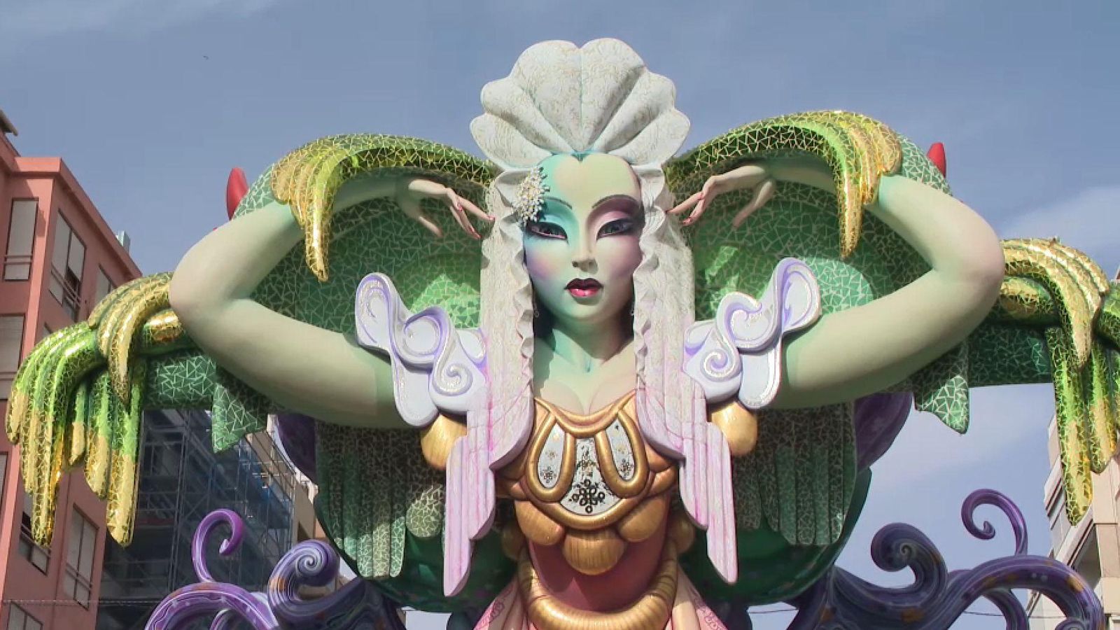 Les peces centrals dels monuments ja estan colocades en la majoria de fogueres