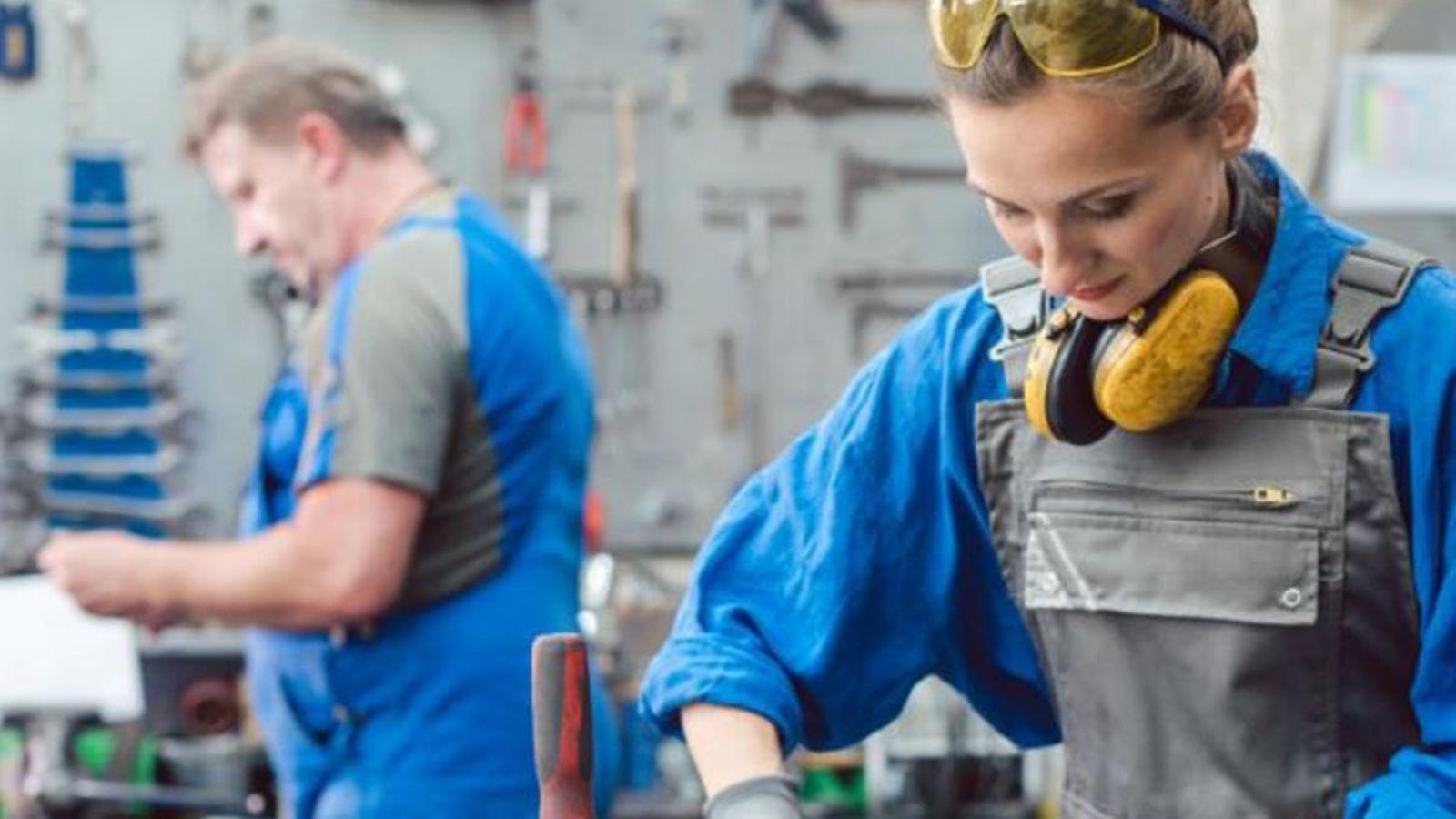 Només el 36% de les empreses consideren aspectes relatius al gènere en el disseny ergonòmic dels llocs de treball