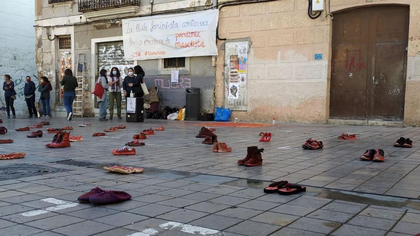 L'Assemblea Feminista ha organitzat una performance al barri de Benimaclet.