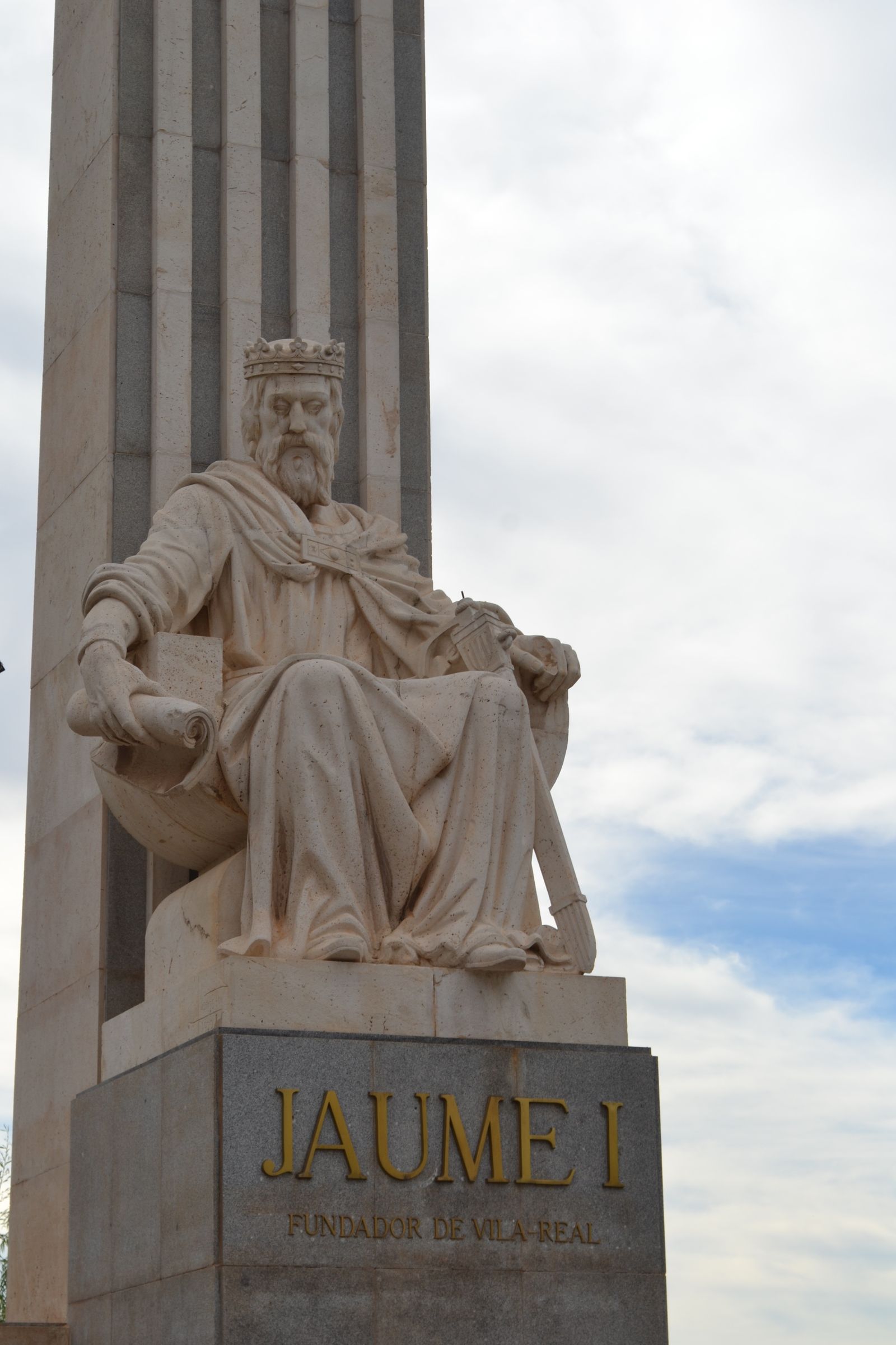 Escultura del rei Jaume I, de Llorens Poy, a Vila-real