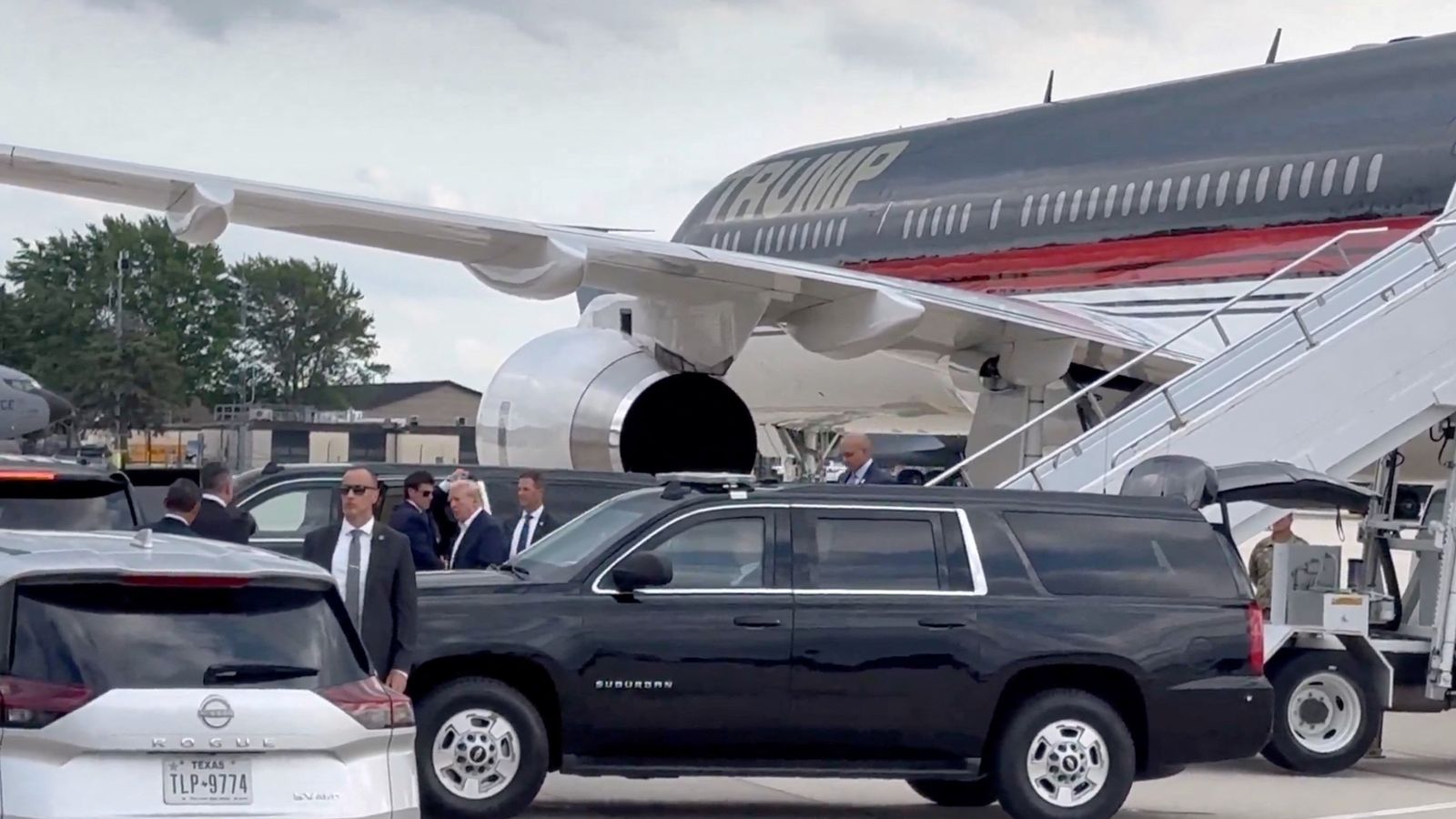 Donald Trump arriba a l'Aeroport Internacional Mitchell de Milwaukee, als Estats Units