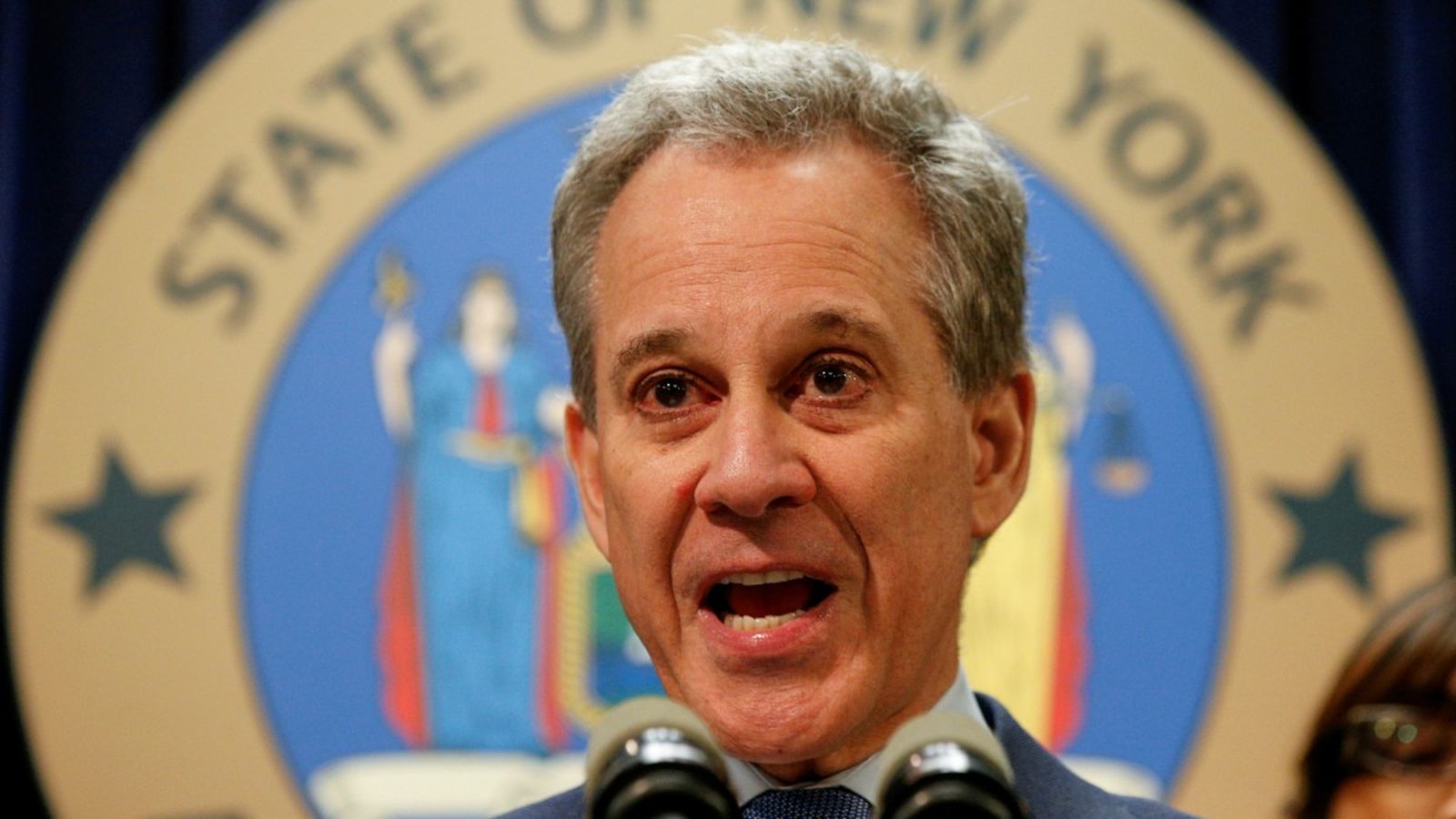 El fiscal General de Nova York en una roda de premsa sobre les denúncies presentades contra el productor de Hollywood, Harvey Weinstein. Brendan McDermid (Reuters)