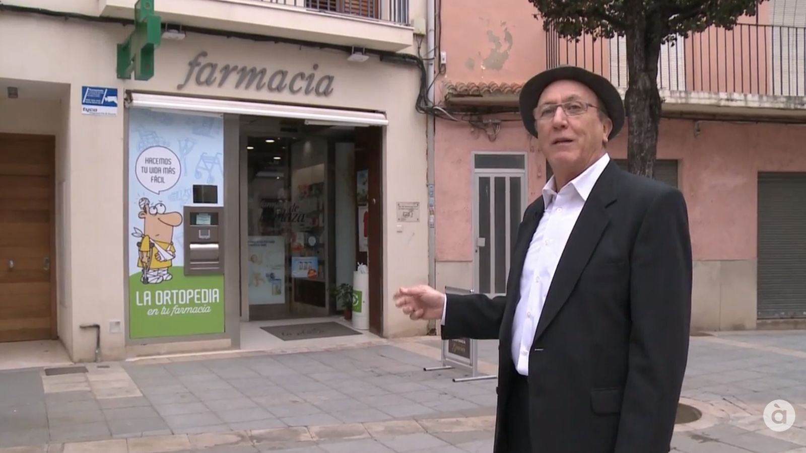 José Polo ens mostra on estava el forn on va crear el primer fartó, a la plaça de la Constitució d'Alboraia, on ara hi ha una farmàcia