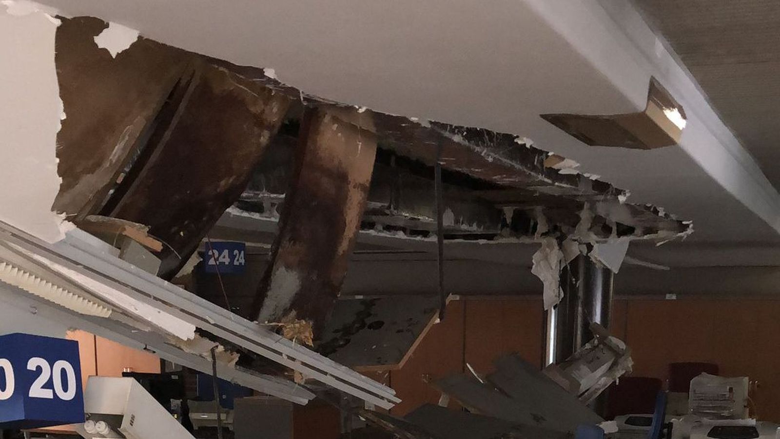 Detall de l'escaiola trencada amb què s'han trobat els funcionaris aquest dijous de matí