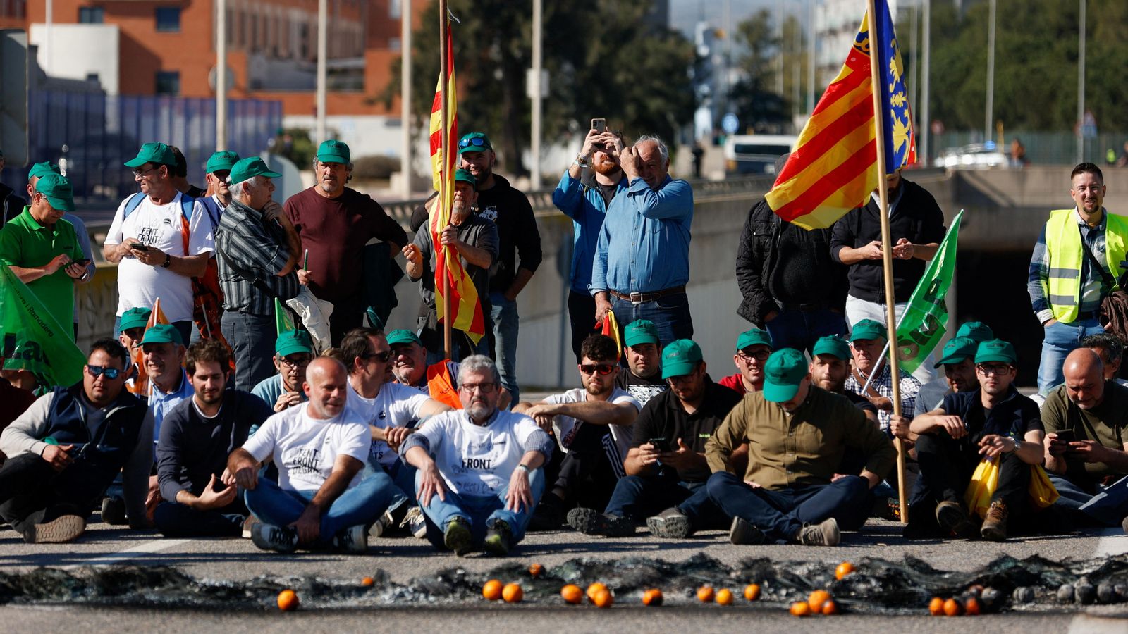 Protesta de la Unió Llauradora en els accessos al port de Castelló de la Plana Protesta de la Unió Llauradora en els accessos al port de Castelló de la Plana