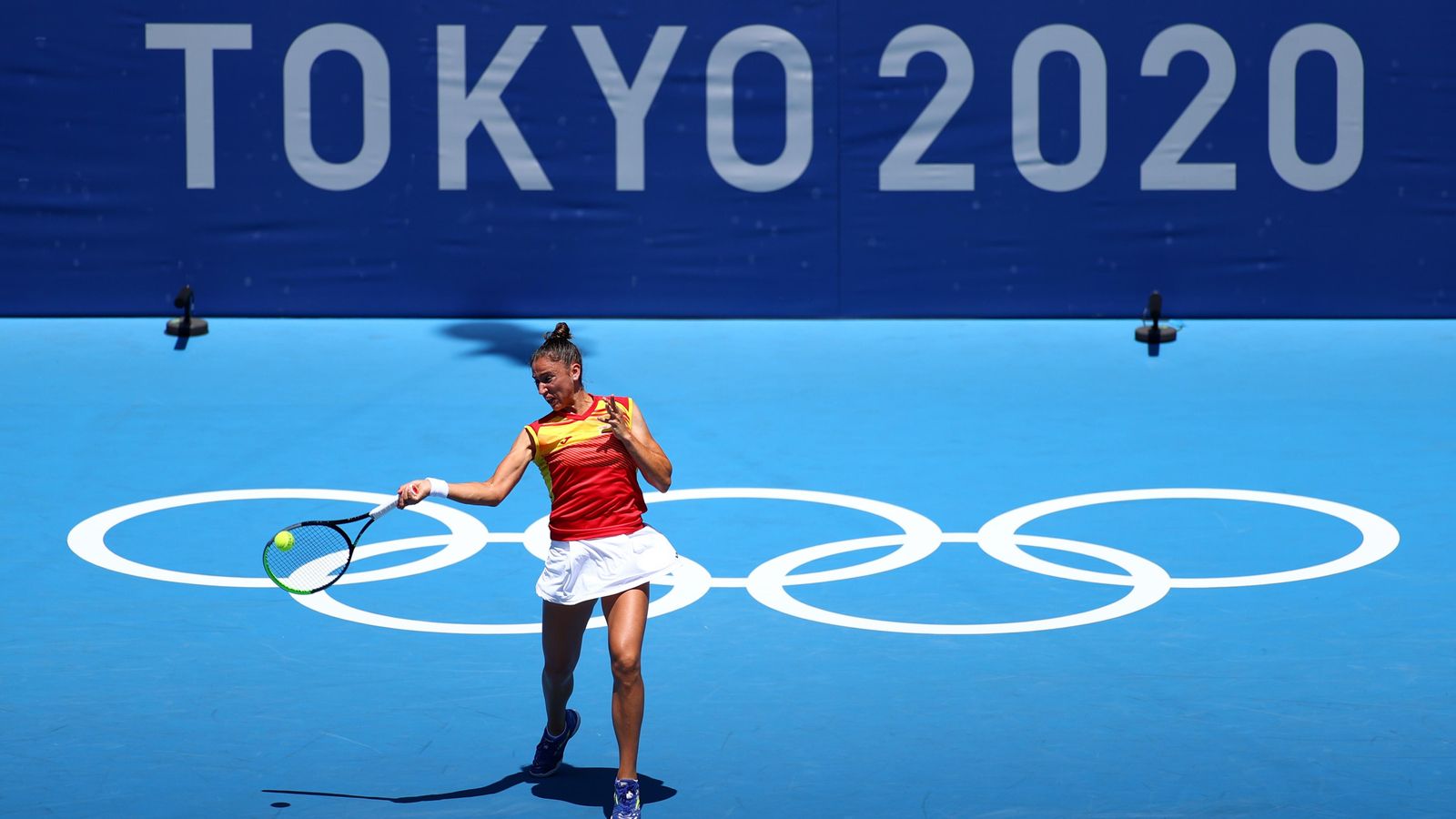 Sorribes colpeja una pilota en el partit contra Barty