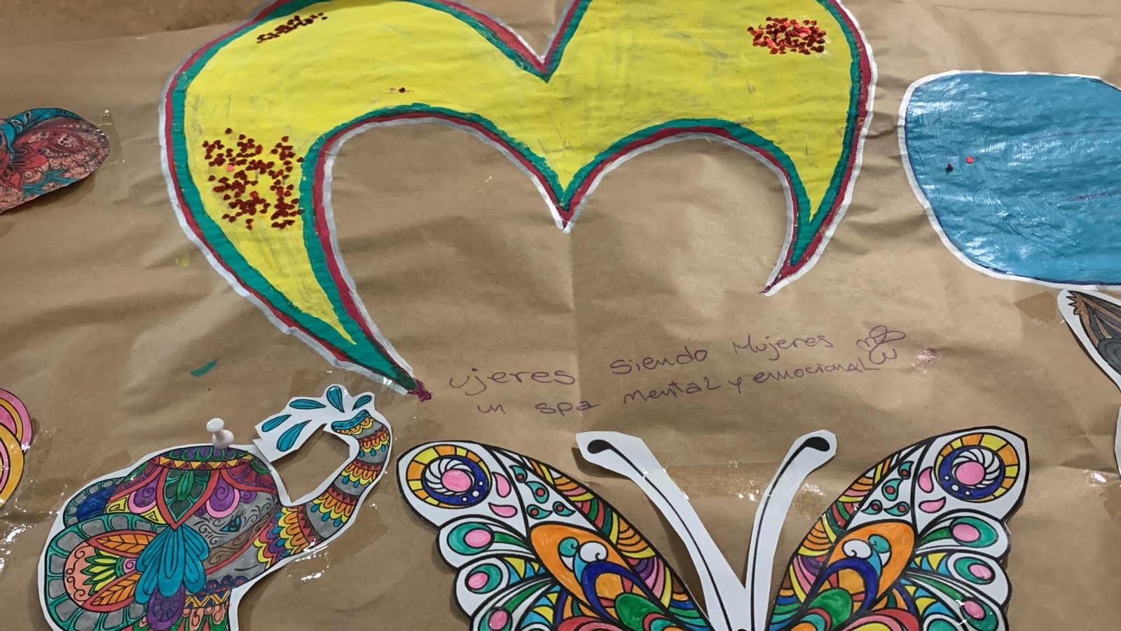 Fragment d'un dels murals elaborat per les usuàries del centre de dia d'Accem