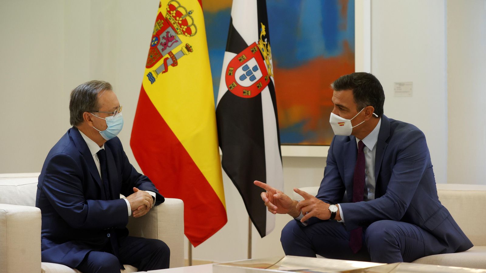 Pedro Sánchez, durant la reunió que ha mantingut a la Moncloa amb el president de Ceuta, Juan Jesús Vivas
