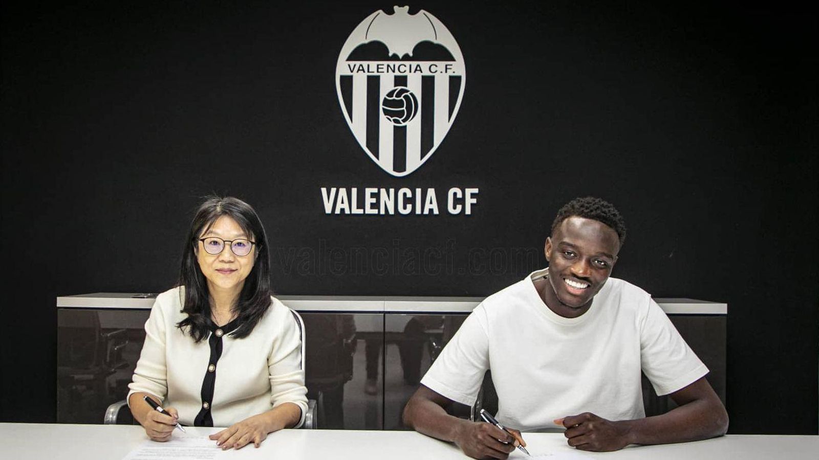 Diakhaby renova amb el València fins 2027