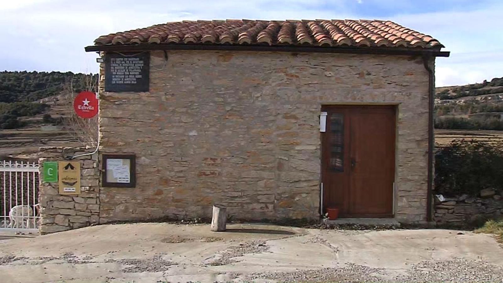 Façana del restaurant del càmping, a Vilafranca