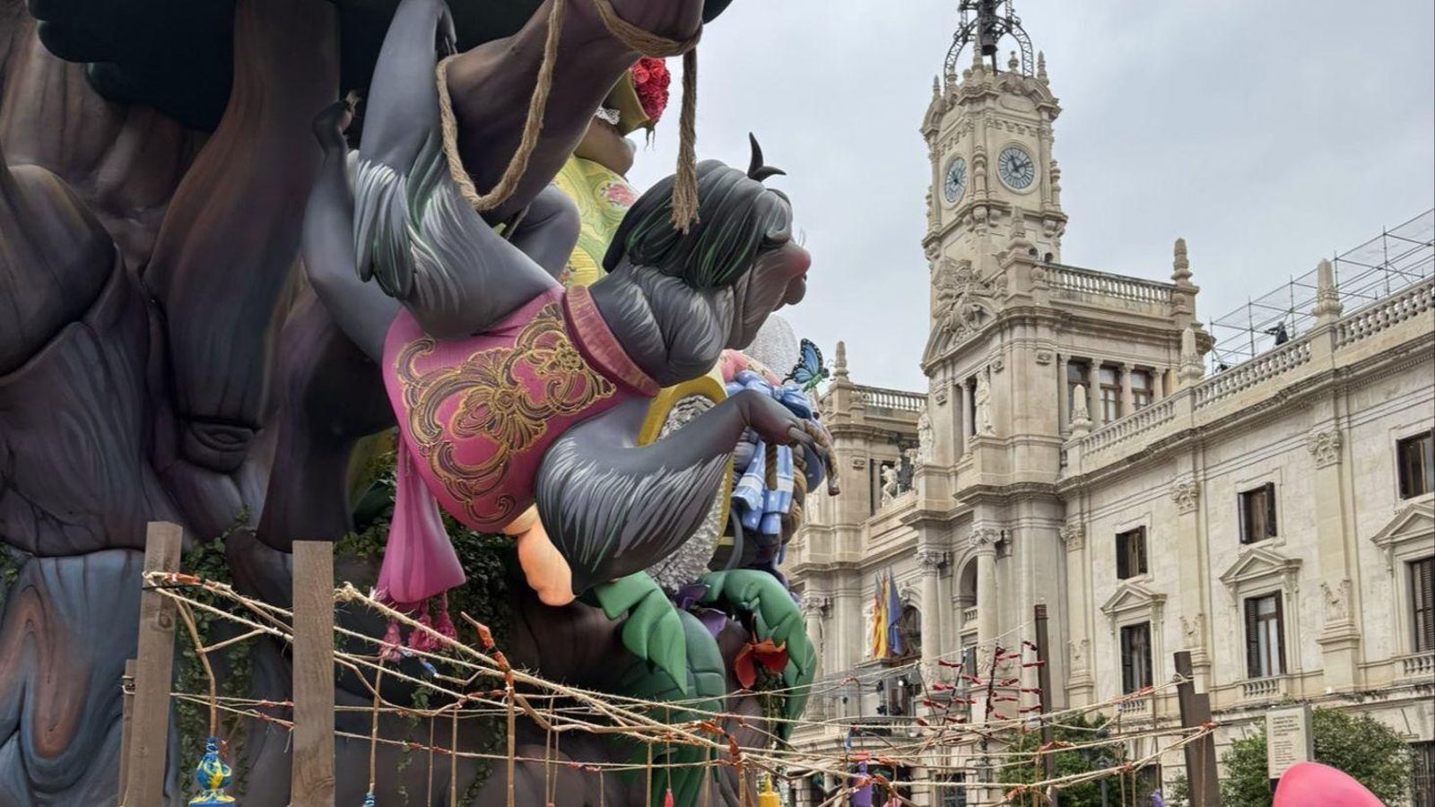 El monument municipal gran d'enguany, creat per Alejandro Santaeulàlia i Vicente Llácer