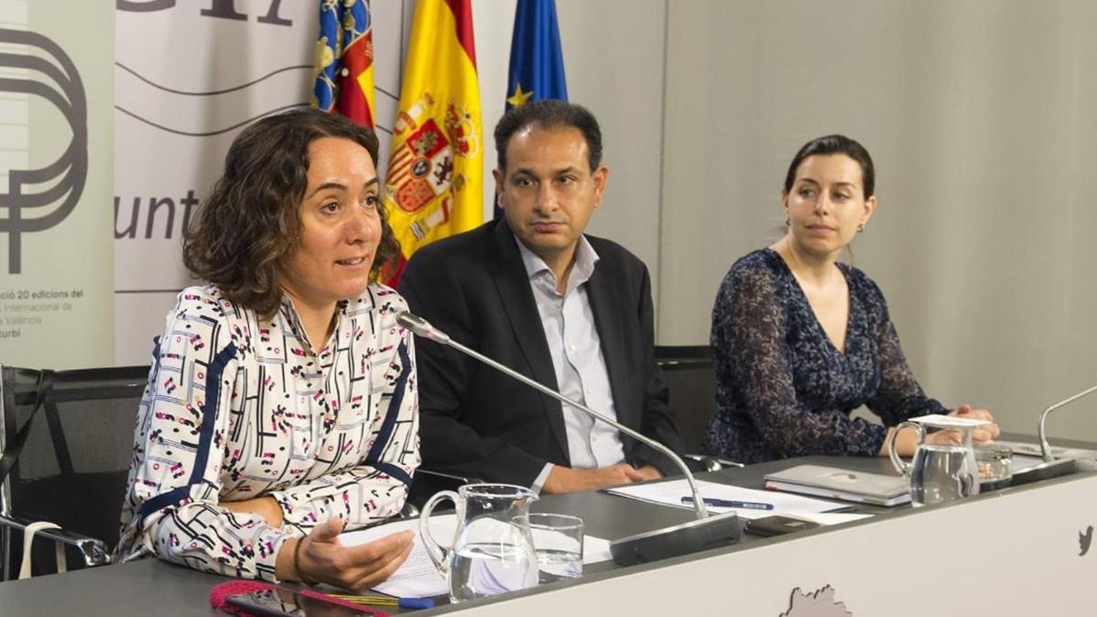 En el centre, la diputada de Cultura, Glòria Tello, presenta la XX edició dels Premis Iturbi