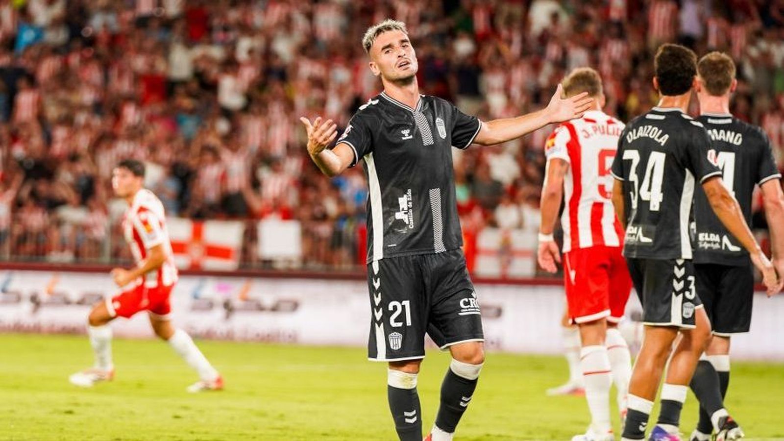 David Ruiz es lamenta després d'una acció errada