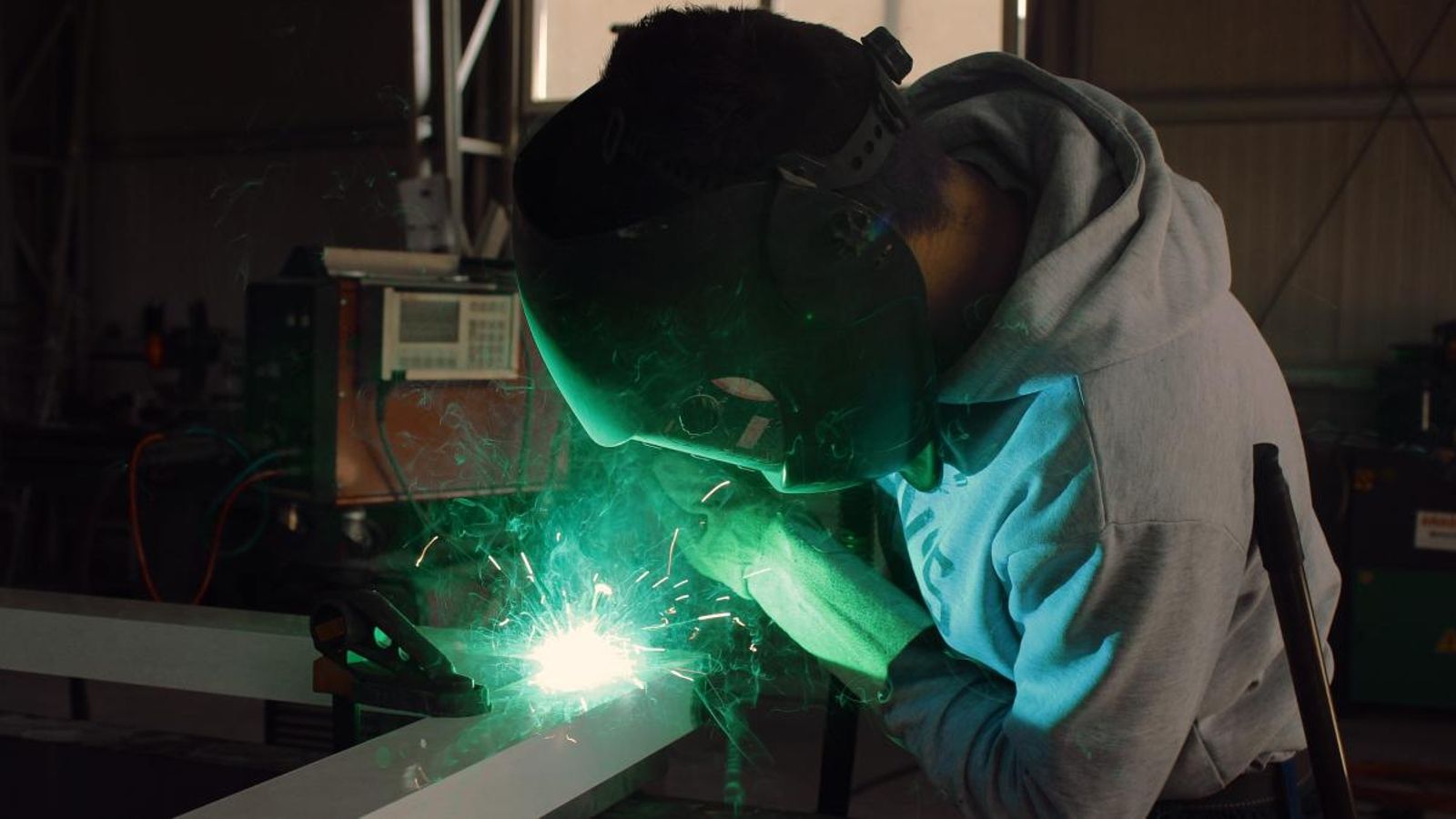 Un treballador industrial en una imatge d'arxiu