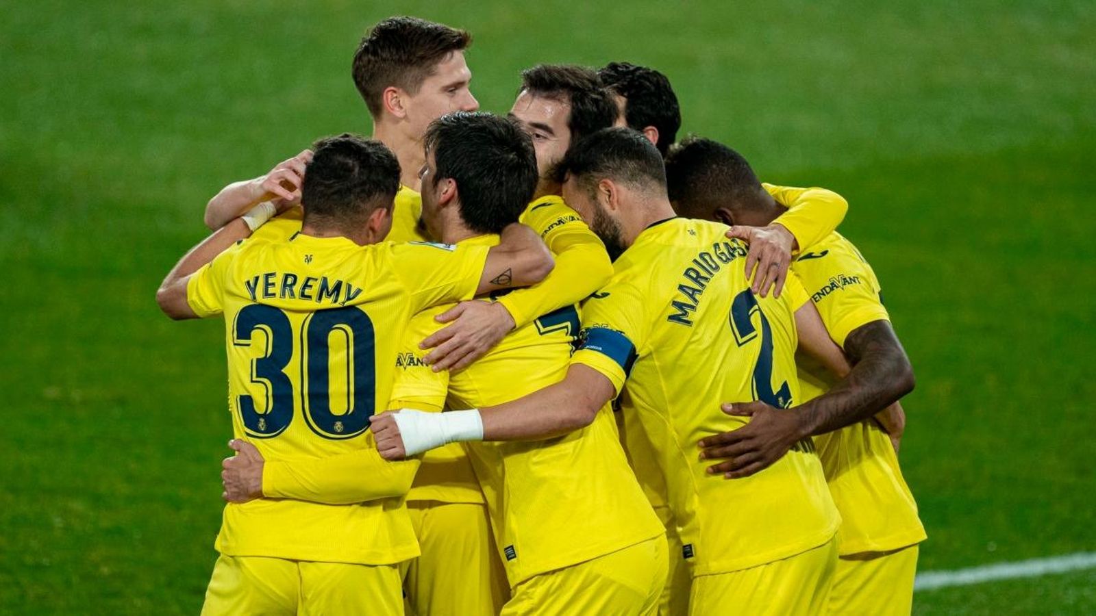 Els jugadors del Vila-real celebren un gol en l'últim partit davant l'Osasuna