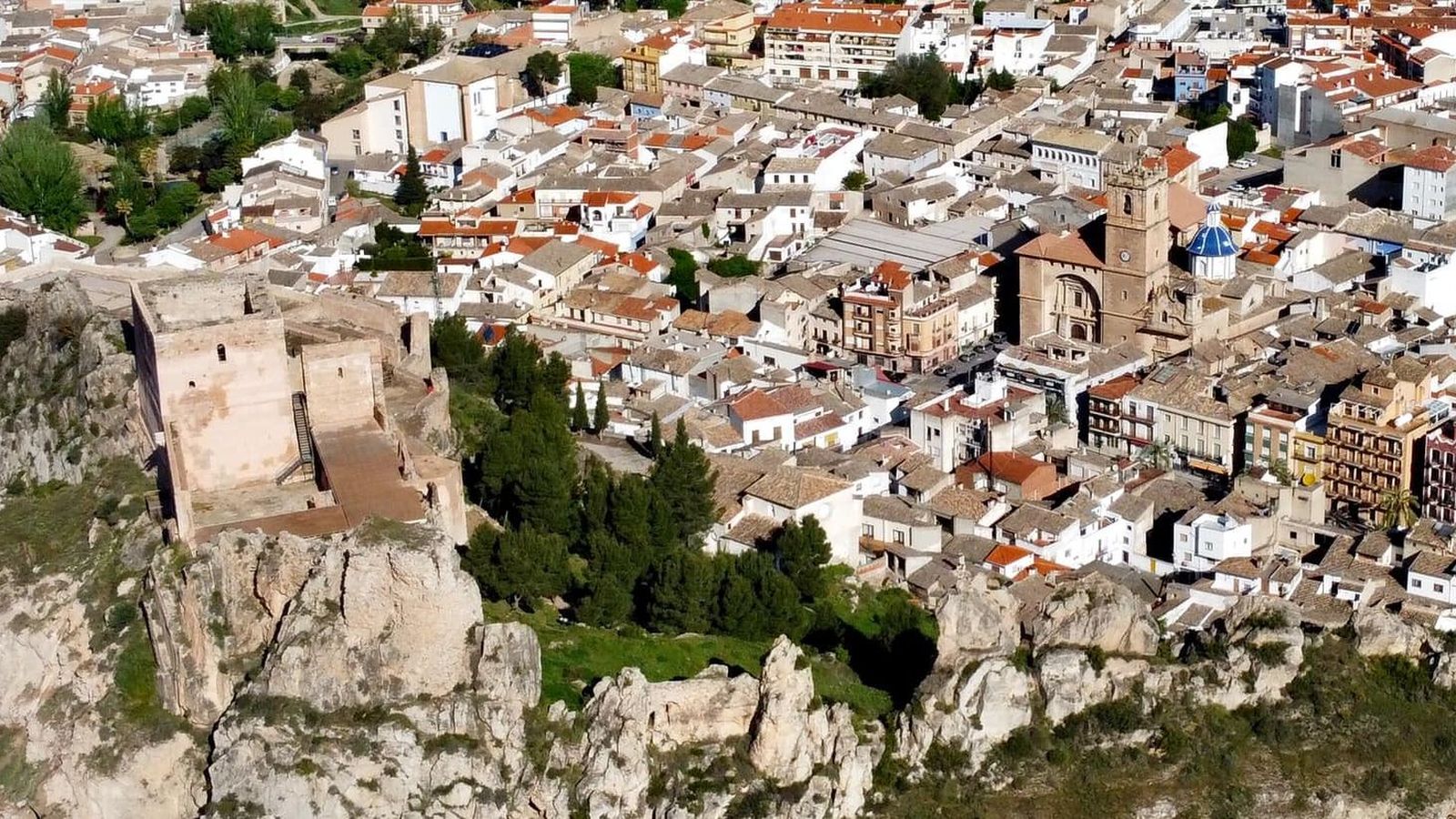 Vista aèria d'Aiora, municipi que este dilluns a la vesprada recollia més de 30 litres per metre quadrat en pocs minuts