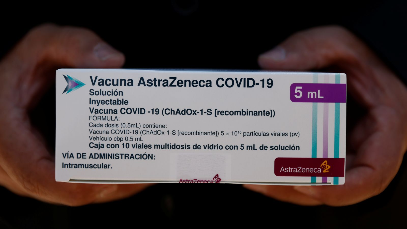 Una caixa dels virals d'AstraZeneca