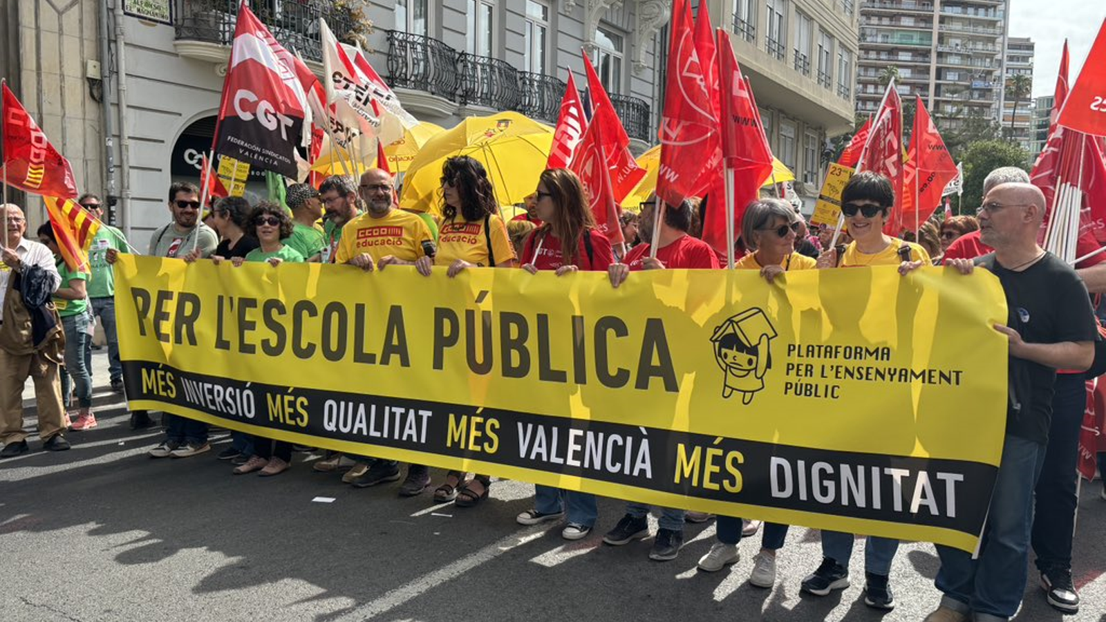 Manifestació a València convocada per la Plataforma en Defensa de l’Ensenyament Públic