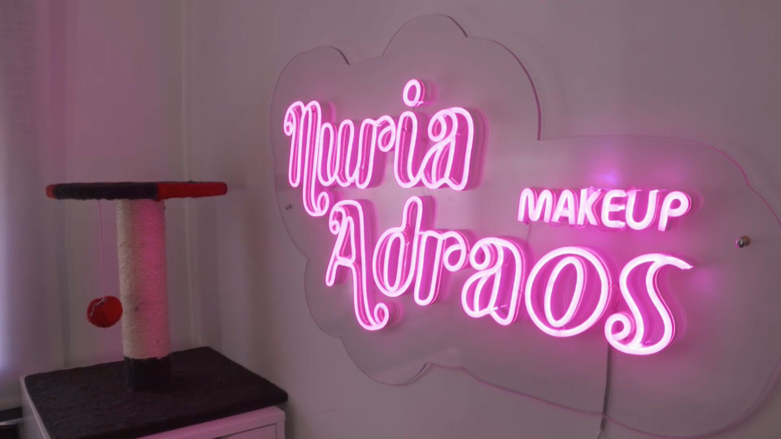 Part del set de rodatge on Nuria Adraos realitza el seus maquillatges