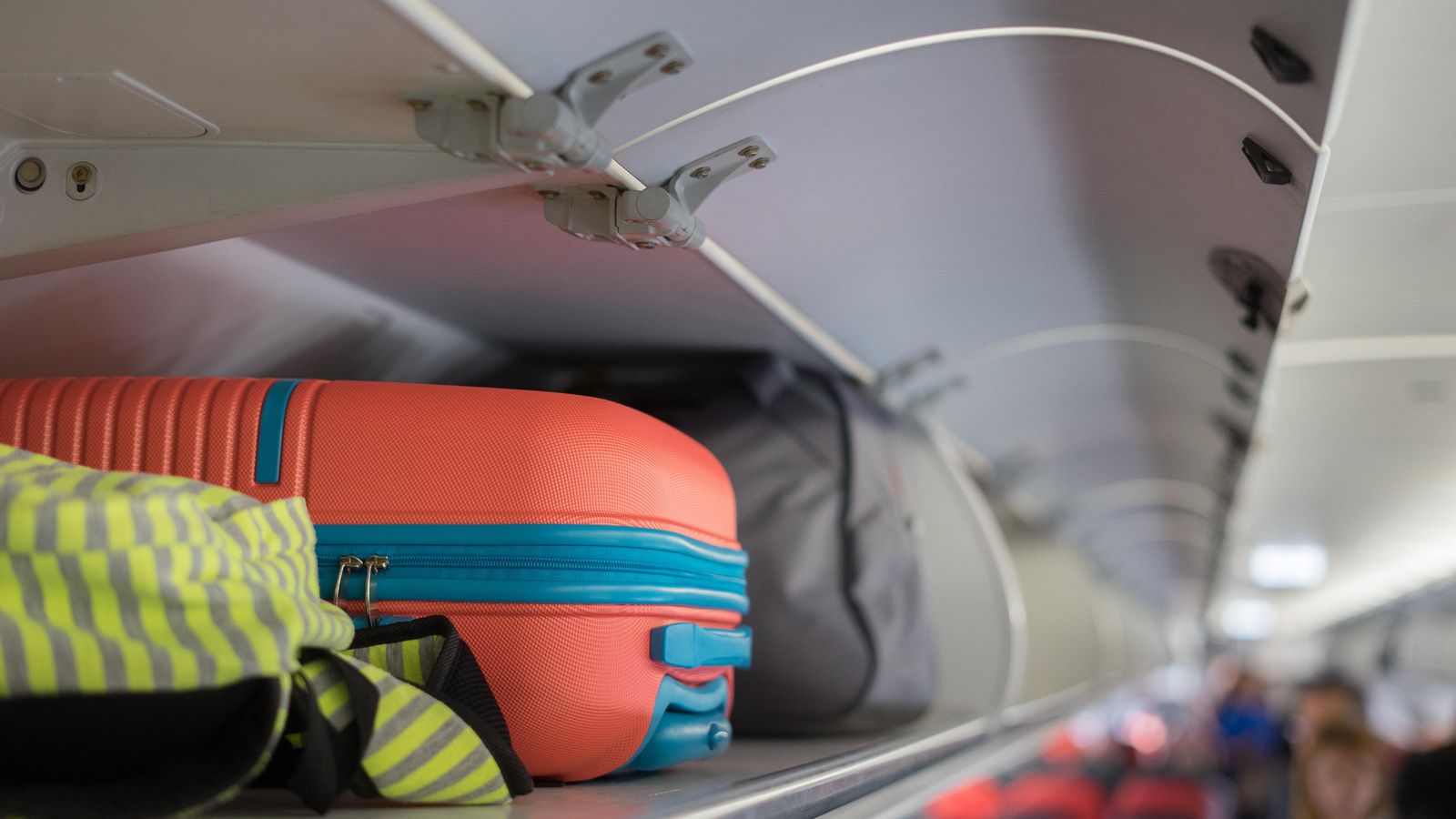 Compartiment per a guardar equipatge de mà en un avió