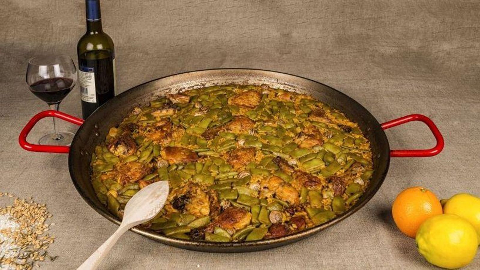 A la província de València es decanten per les paelles de Paellas Velarte un restaurant amb més d'un segle d'història Els valencians es decanten per les paelles de Paellas Velarte un restaurant amb més d'un segle d'història