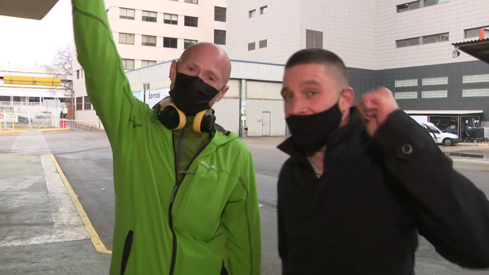 Alguns ucraïnesos tornen al seu país a combatre, mentre altres arriben per començar una nova vida a Espanya