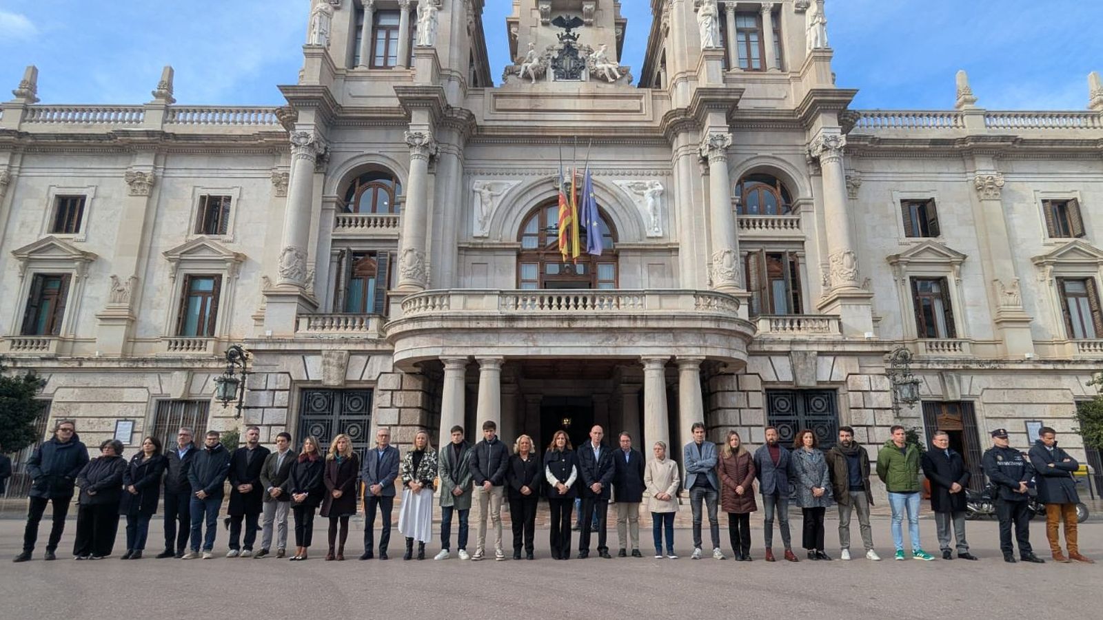 Minuts de silenci a Alacant i València per l'accident ferroviari d'Adamuz