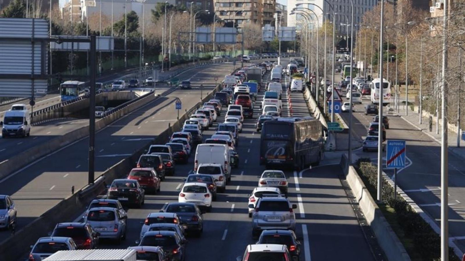 València, Castelló i Alacant, entre les ciutats espanyoles que superen els límits de contaminació
