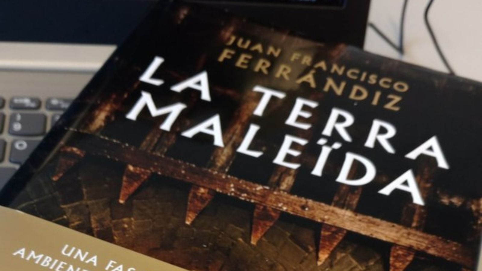 17.10.2018 | Juan Francisco Ferrándiz i la seua última novel·la \'La Terra maleïda\'.