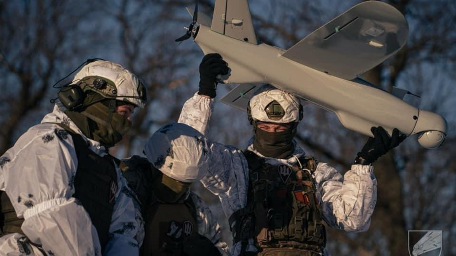 Soldats ucraïnesos amb un dron Soldats ucraïnesos amb un dron