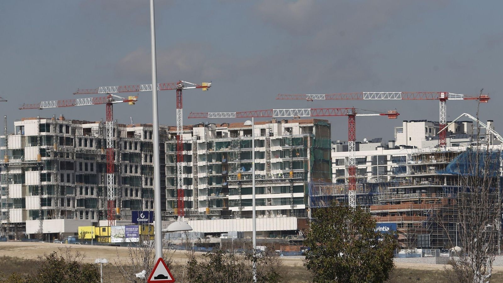 Habitatges en construcción en una imatge d'arxiu