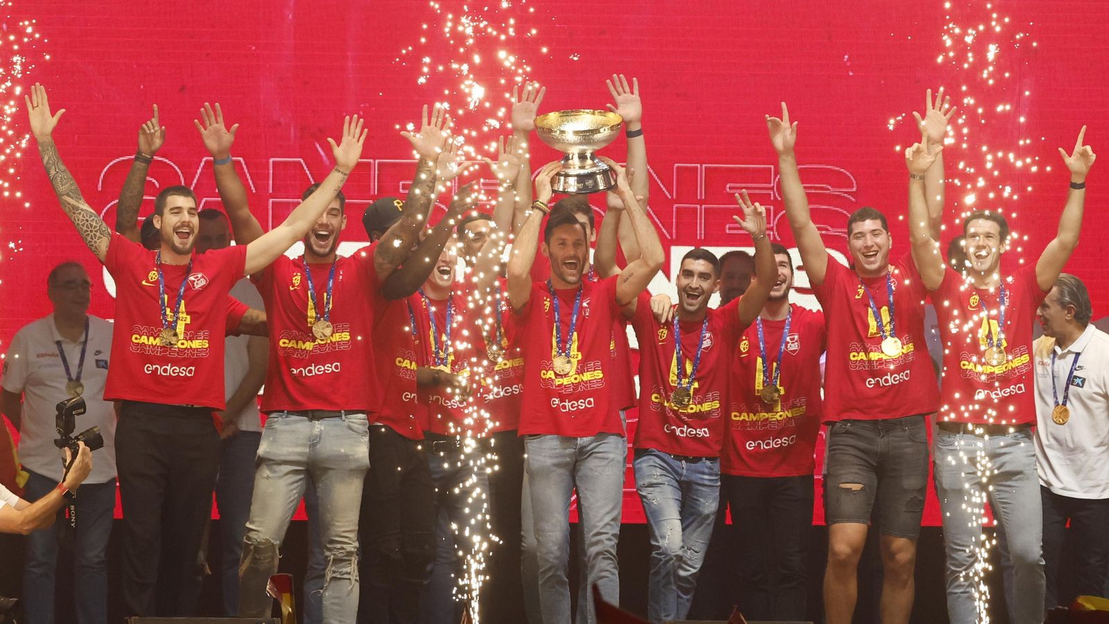 La selecció celebra el títol de l'Eurobasket 2022