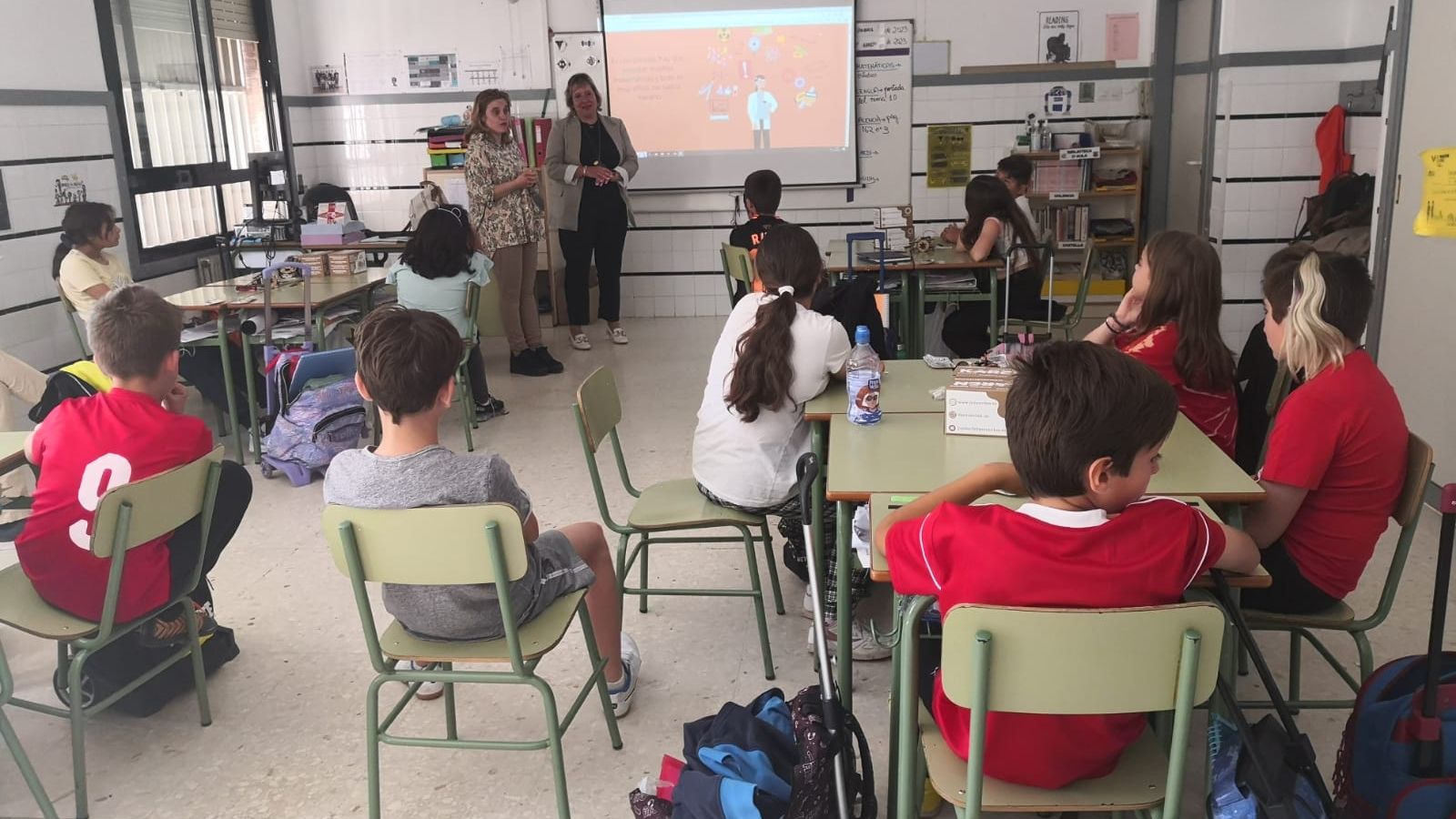 25.04.2023 | Un equip d'enginyeres organitza tallers a centres escolars per a despertar vocacions