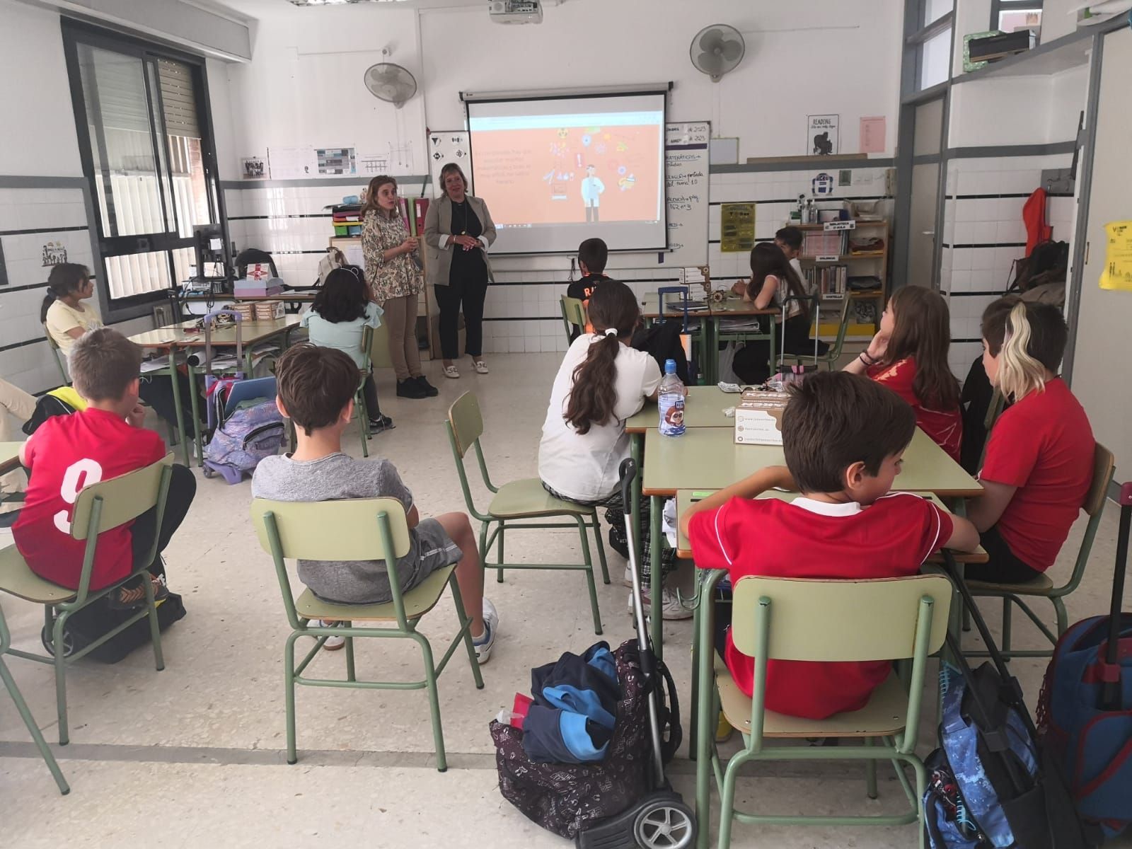 25.04.2023 | Un equip d'enginyeres organitza tallers a centres escolars per a despertar vocacions