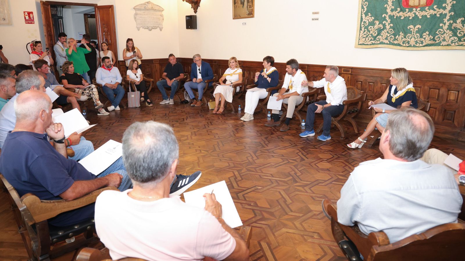 Mazón es reuneix amb representants de ramaders a Sogorb