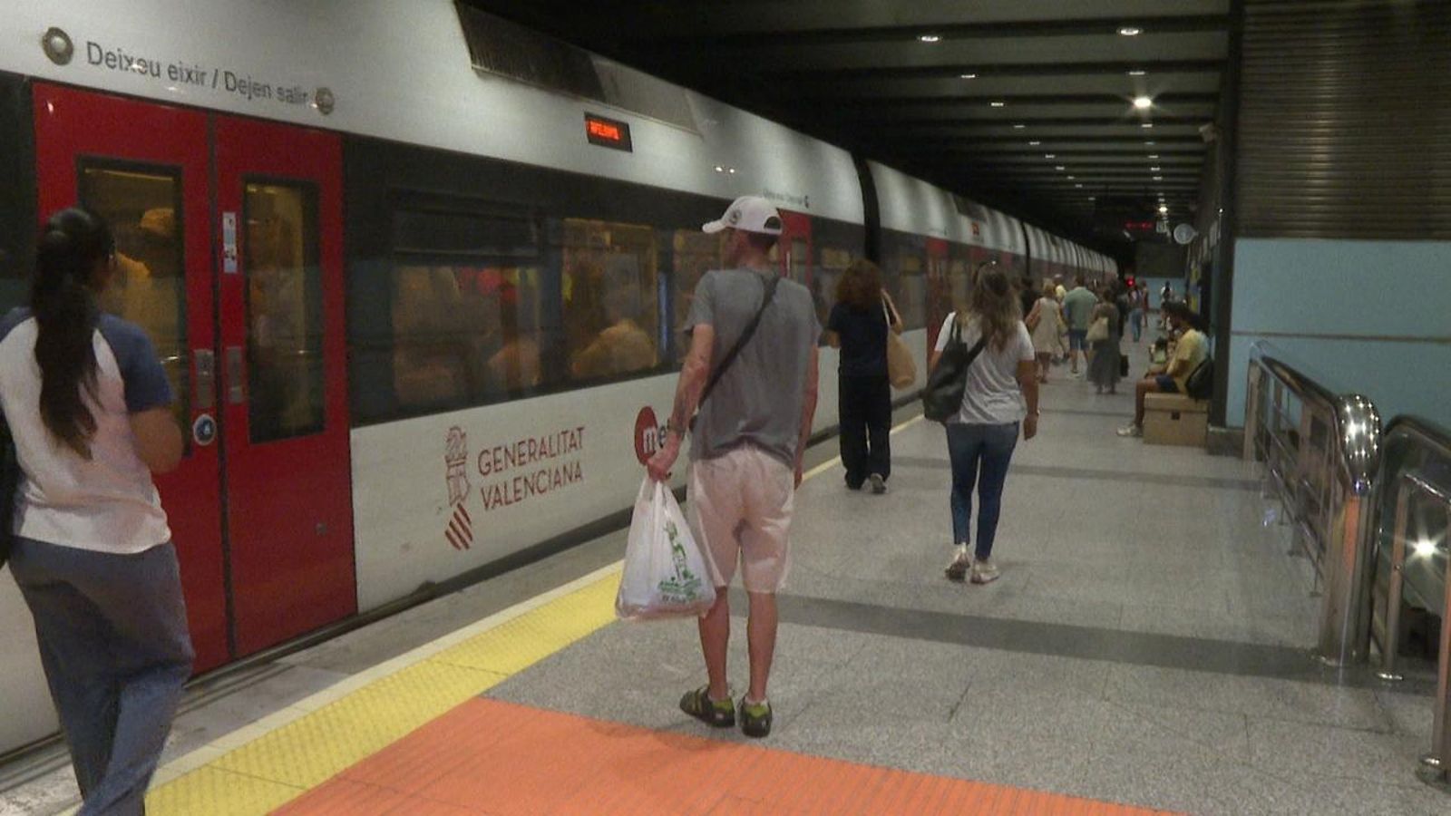 Torna el metro nocturn a la ciutat de València els caps de setmana