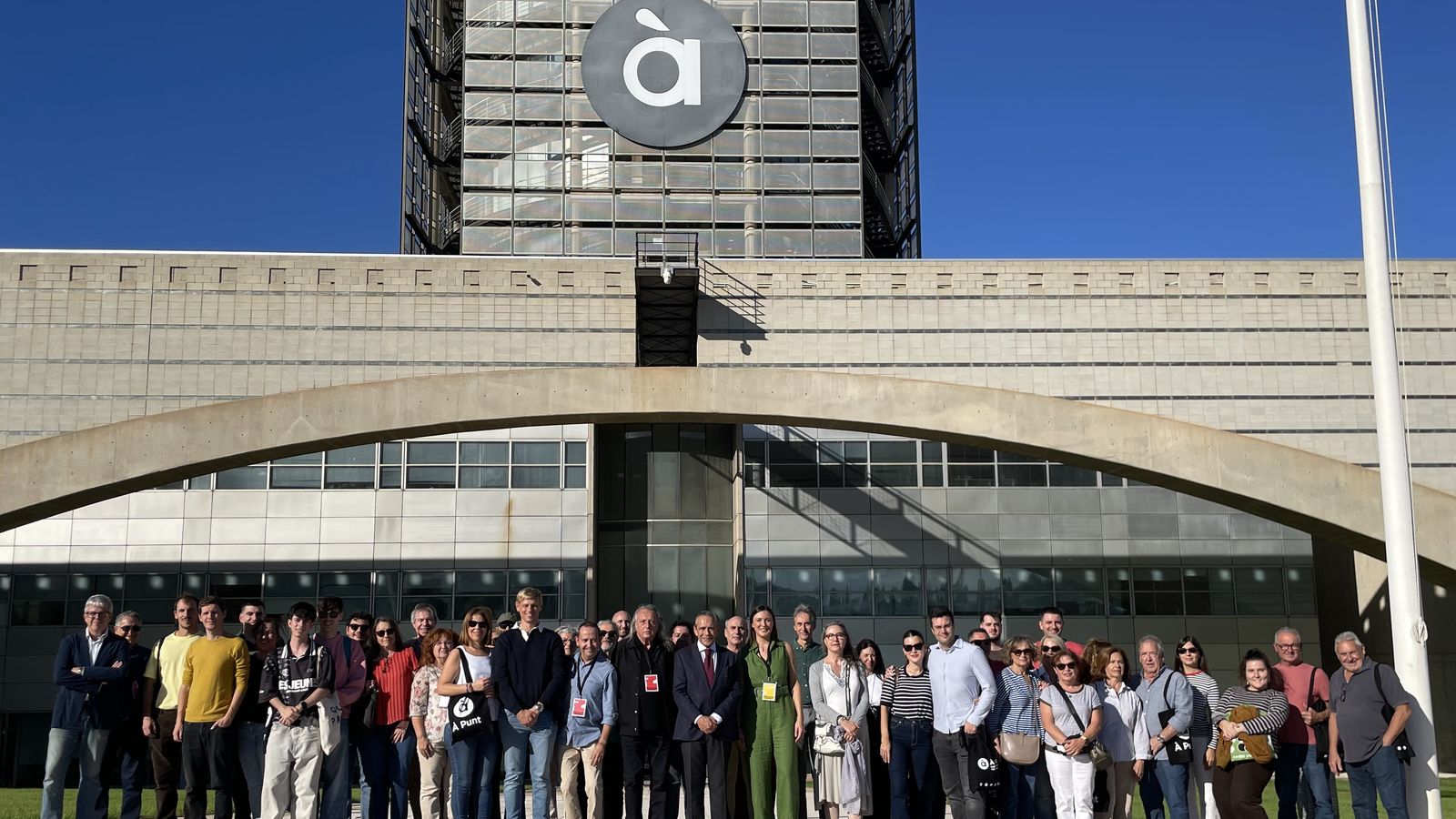 Visita a l'edifici d'À Punt amb les explicacions de l'arquitecte Tito Llopis