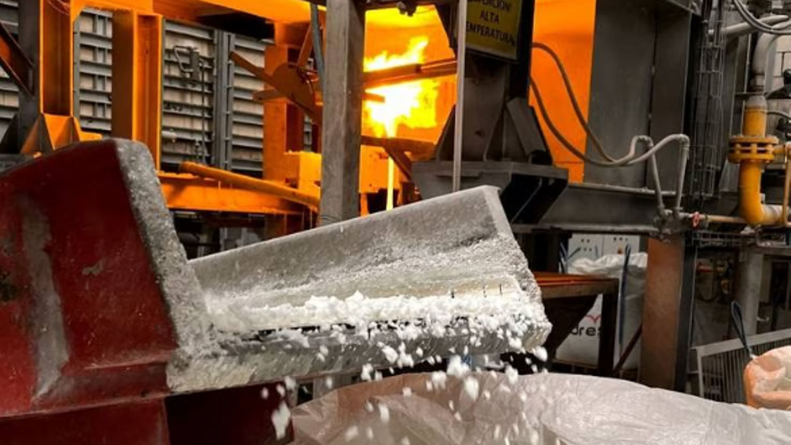 Empresa de frites, esmalts i colors ceràmics a les comarques de Castelló