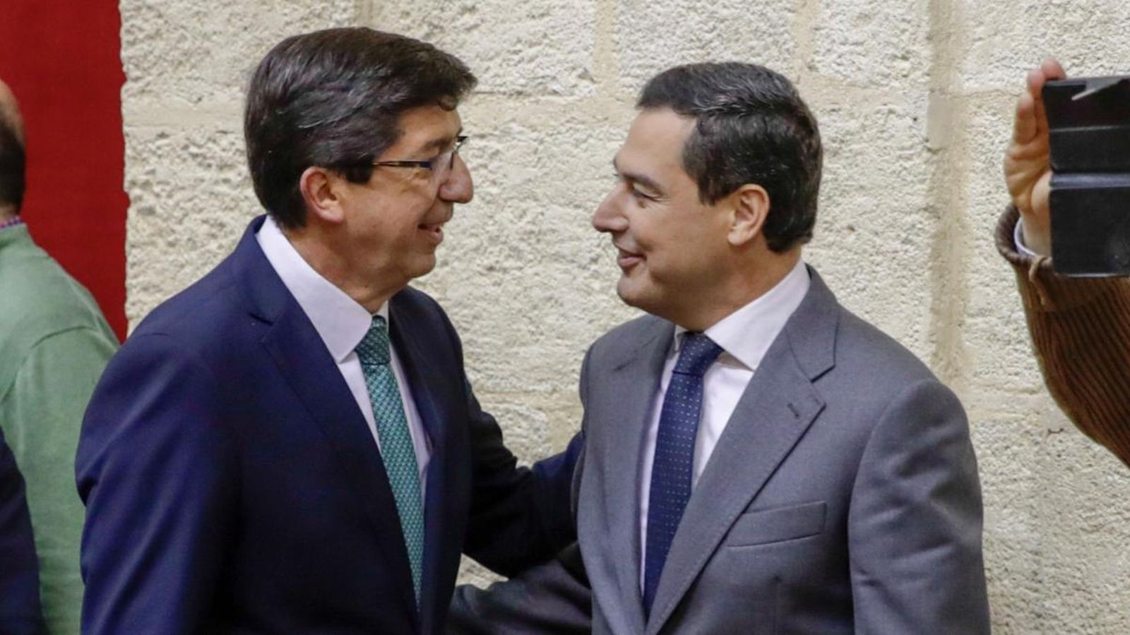 Juan Marín, de Ciutadans i Juanma Moreno, del PP. Julio Muñoz (Efe)