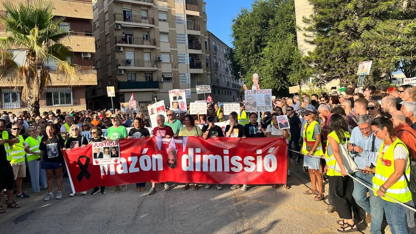 Novena concentració contra el president de la Generalitat