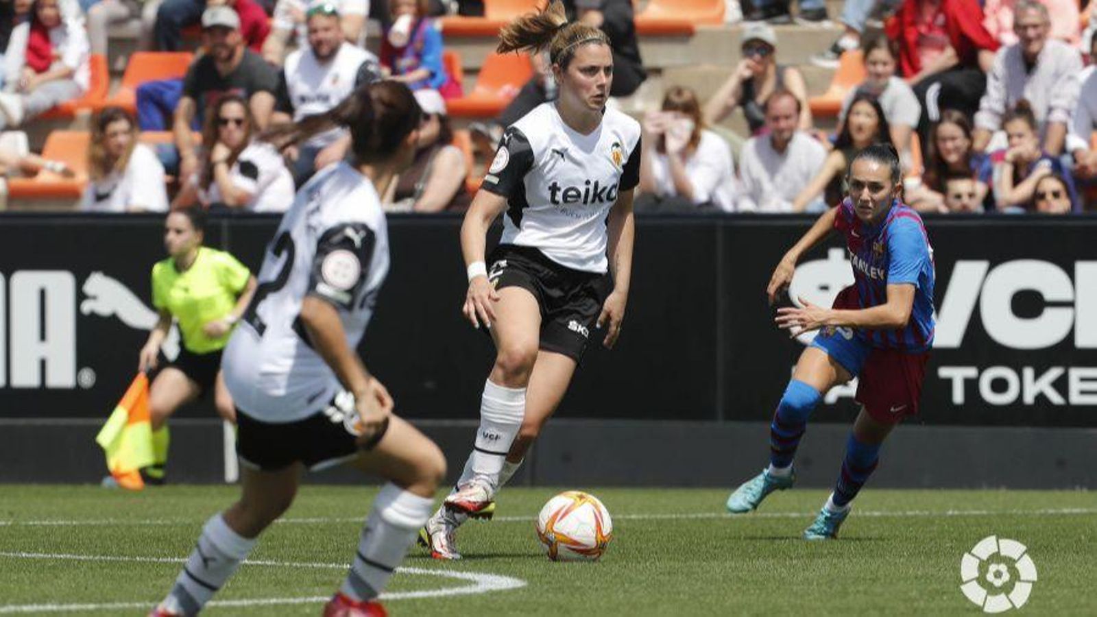 Berta Pujadas, en una acció del partit Berta Pujadas, en una acció del partit