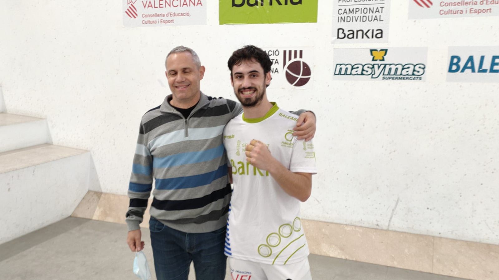 Giner ho celebra amb el seu pare, Jan